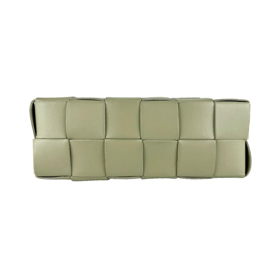 ボッテガヴェネタ BOTTEGAVENETA ショルダーバッグ ブリックカセット レザー ライトカーキ