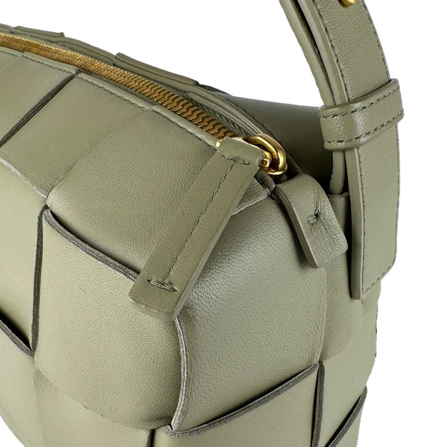 ボッテガヴェネタ BOTTEGAVENETA ショルダーバッグ ブリックカセット レザー ライトカーキ