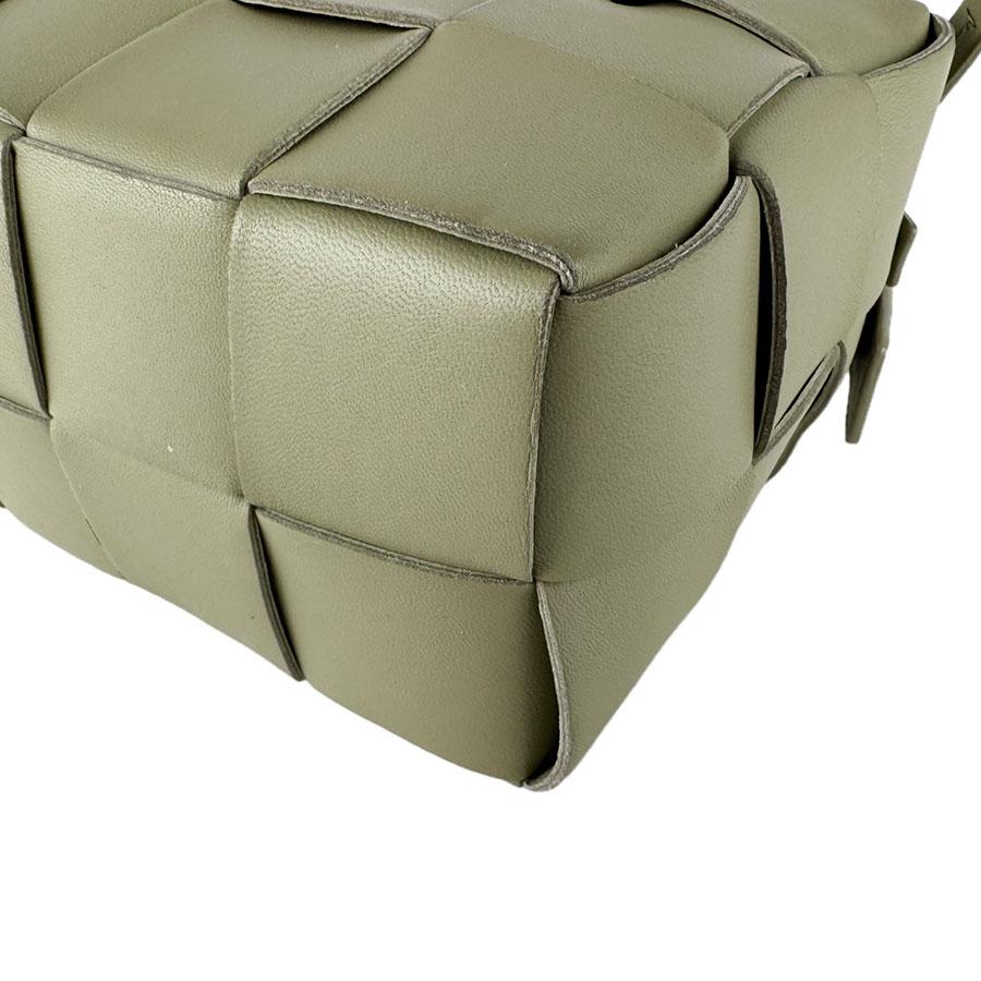 ボッテガヴェネタ BOTTEGAVENETA ショルダーバッグ ブリックカセット レザー ライトカーキ
