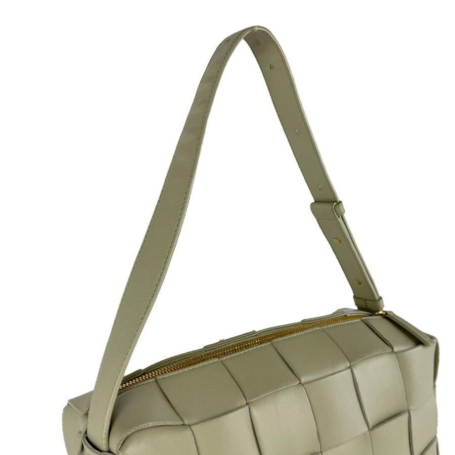 ボッテガヴェネタ BOTTEGAVENETA ショルダーバッグ ブリックカセット レザー ライトカーキ