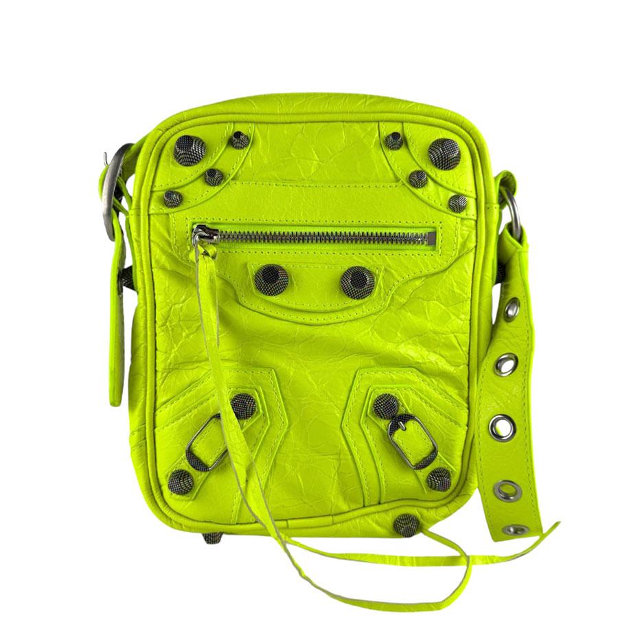 美品 BALENCIAGA ル カゴールXS ネオンイエロー ショルダーバッグ BALENCIAGA（バレンシアガ） ショルダーバッグ ル カゴール レザー