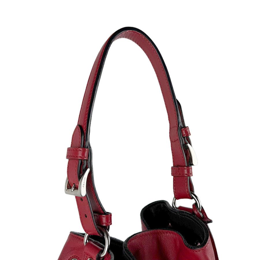 PRADA（プラダ） ショルダーバッグ レザー レッド : ブランドバリュー