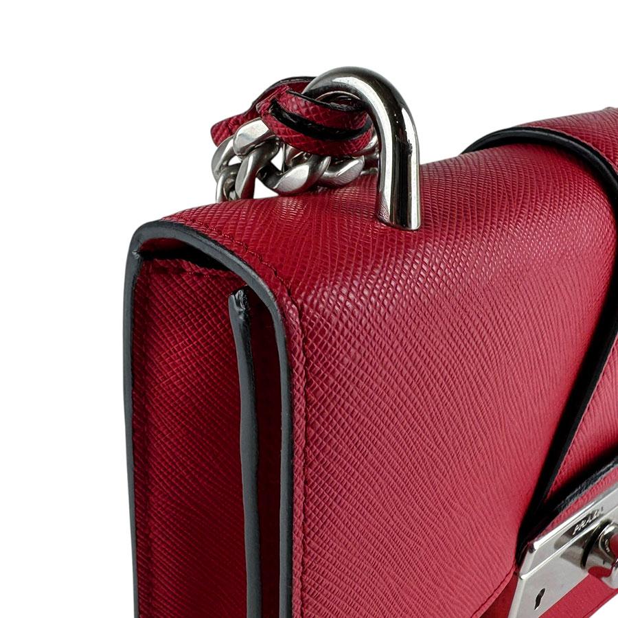 PRADA（プラダ） ショルダーバッグ レザー レッド : ブランドバリュー