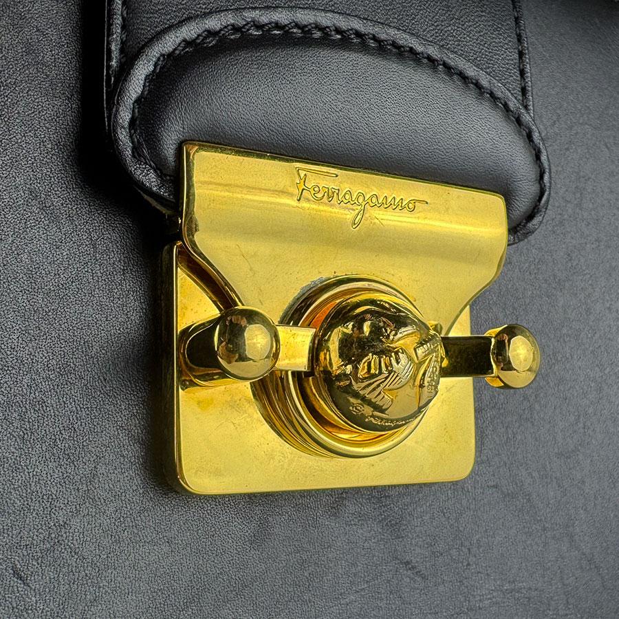 サルヴァトーレフェラガモ Salvatore Ferragamo ショルダーバッグ