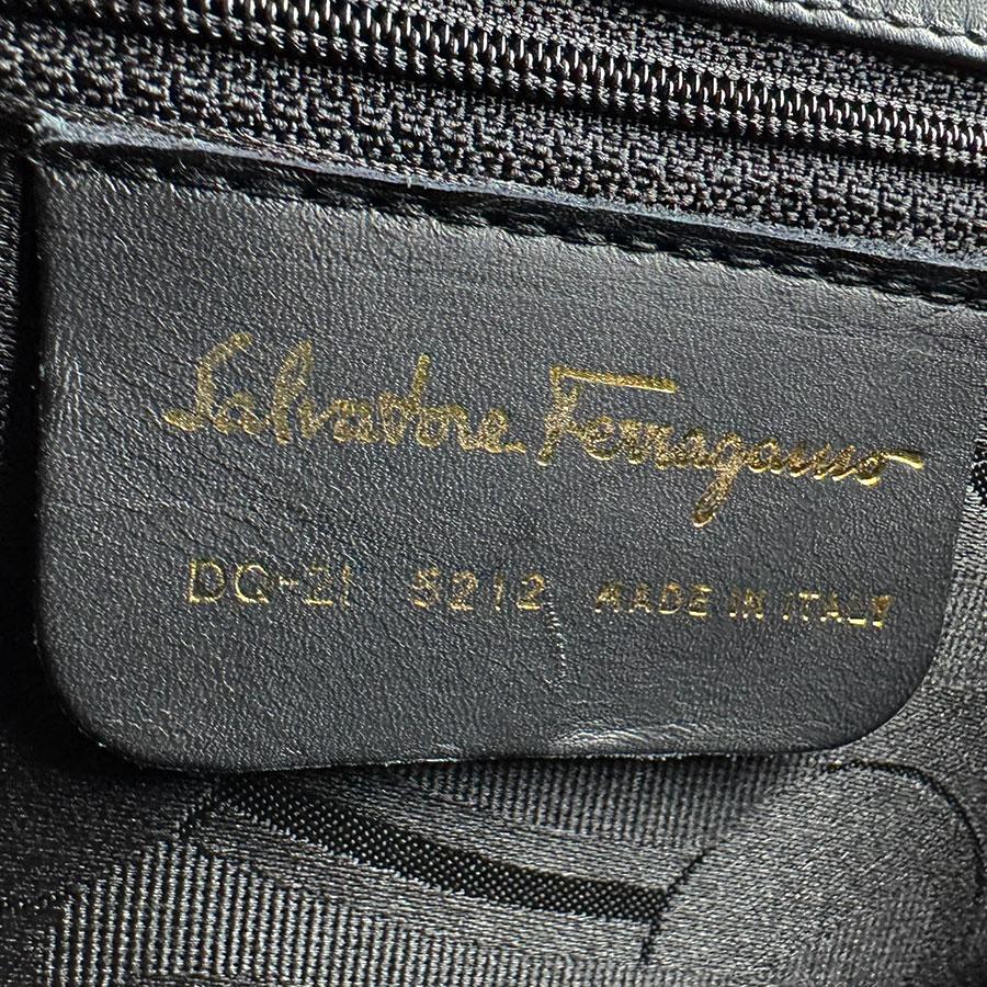 サルヴァトーレフェラガモ Salvatore Ferragamo ショルダーバッグ