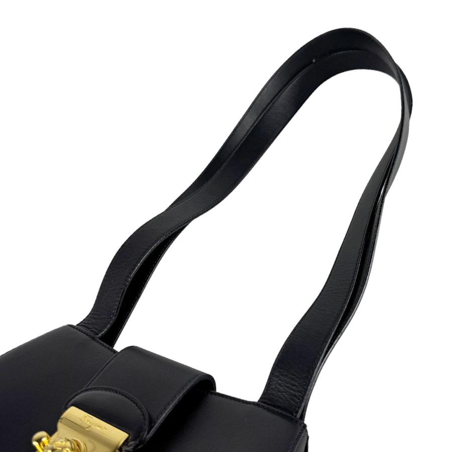 サルヴァトーレフェラガモ Salvatore Ferragamo ショルダーバッグ