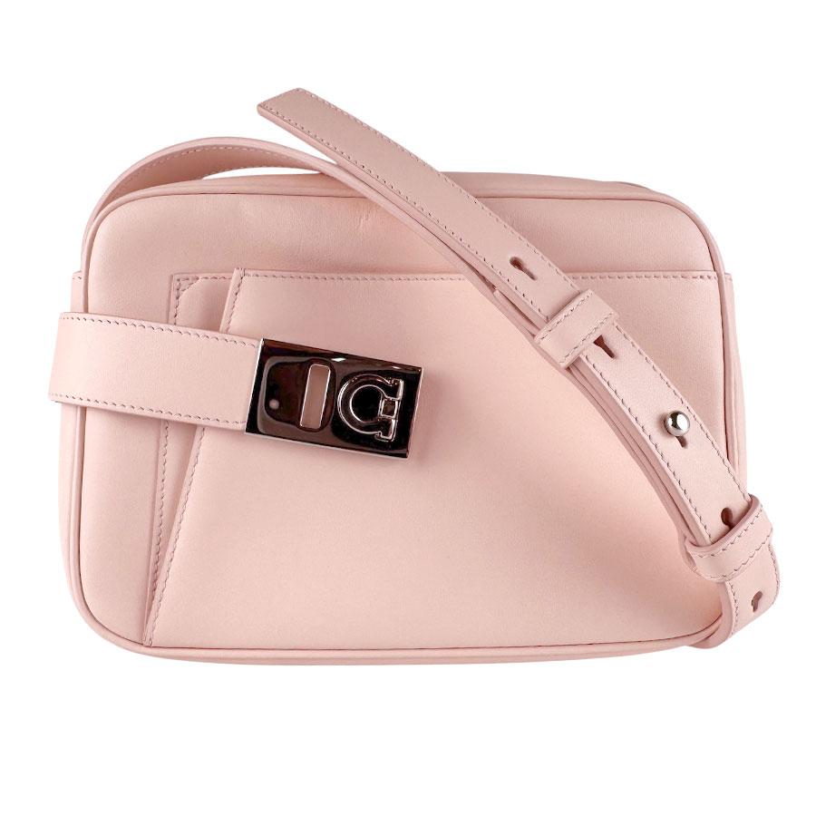 サルヴァトーレフェラガモ Salvatore Ferragamo ショルダーバッグ