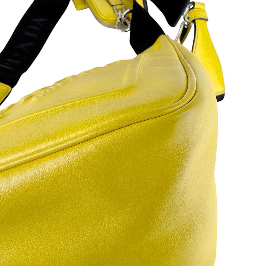 PRADA（プラダ） ショルダーバッグ トライアングル レザー イエロー