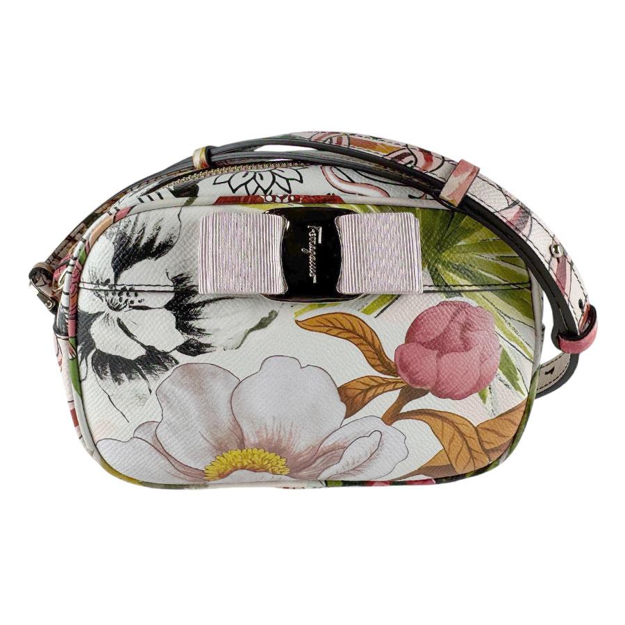 サルヴァトーレフェラガモ Salvatore Ferragamo ショルダーバッグ