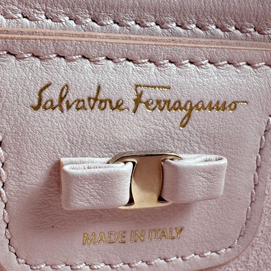 サルヴァトーレフェラガモ Salvatore Ferragamo ショルダーバッグ