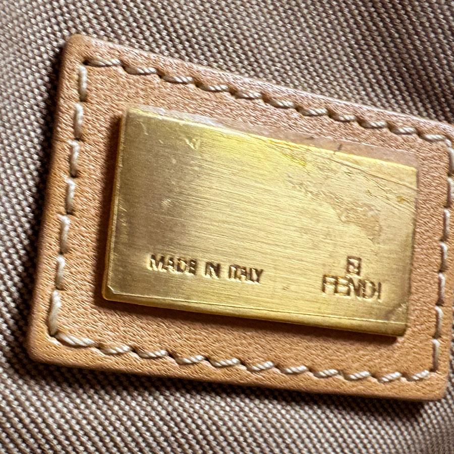 FENDI ロゴ入りショルダーバッグ ベージュ FENDI（フェンディ） ショルダーバッグ ズッキーノ ナイロンキャンバス