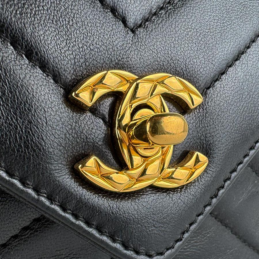 CHANEL（シャネル） ショルダーバッグ Vステッチ レザー/メタル
