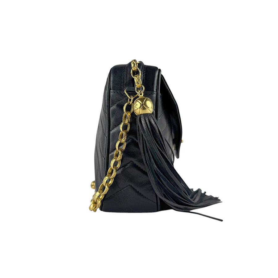 Chanel ブラック レザー ショルダーバッグ CHANEL（シャネル） ショルダーバッグ Vステッチ レザー/メタル