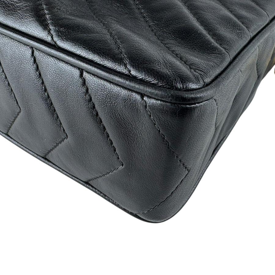 Chanel ブラック レザー ショルダーバッグ CHANEL（シャネル） ショルダーバッグ Vステッチ レザー/メタル