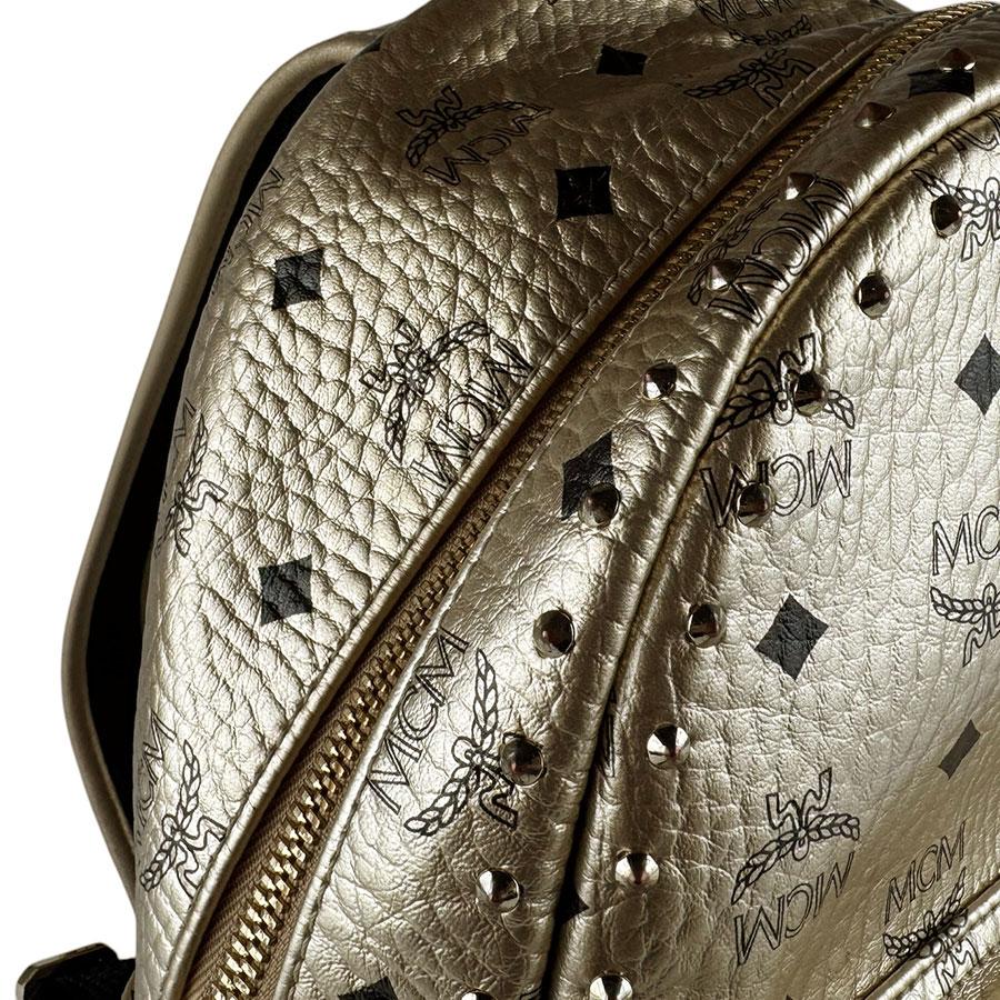 MCM（エムシーエム） エム シー エム リュック レザー/メタル ゴールド