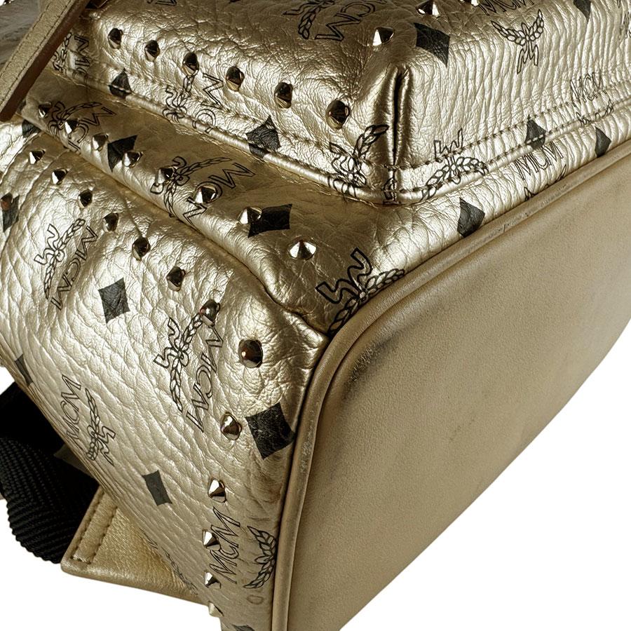 MCM（エムシーエム） エム シー エム リュック レザー/メタル ゴールド