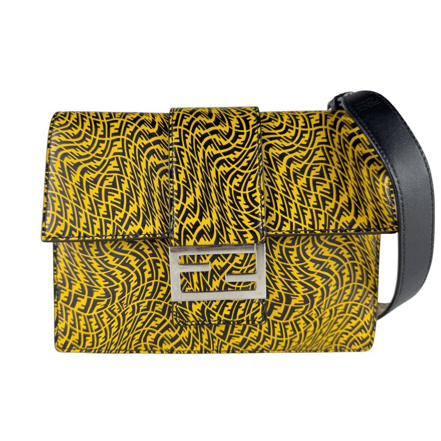 FENDI（フェンディ） ショルダーバッグ フラットバケット レザー 