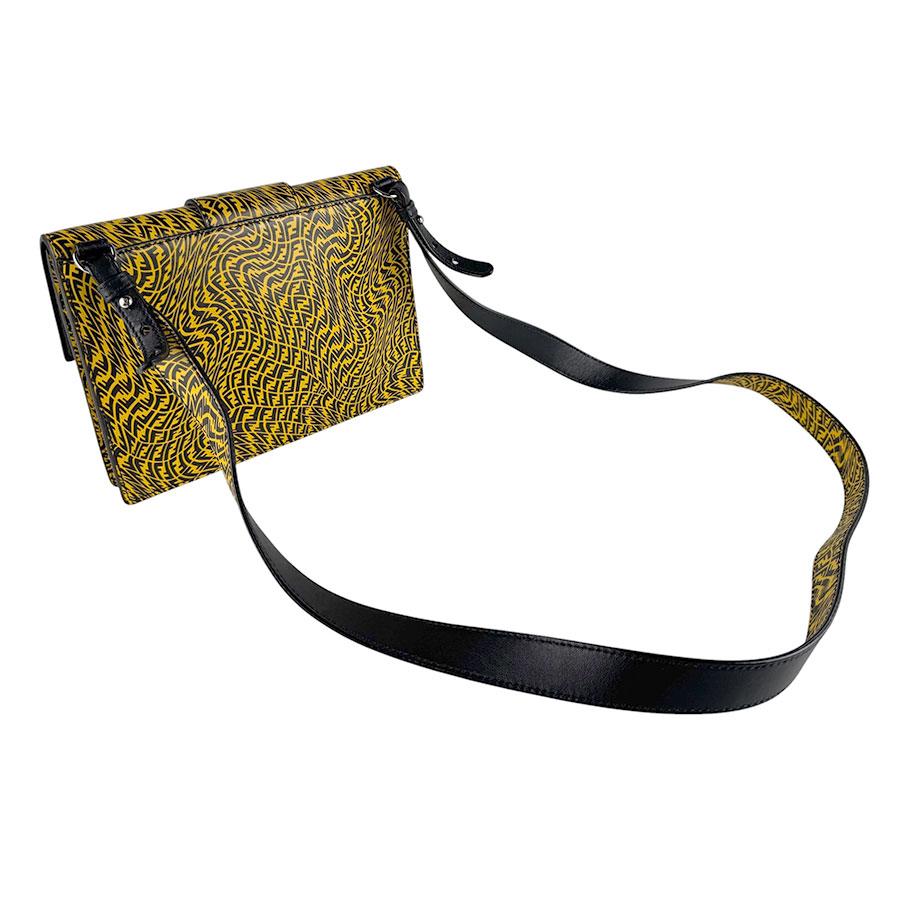 FENDI（フェンディ） ショルダーバッグ フラットバケット レザー