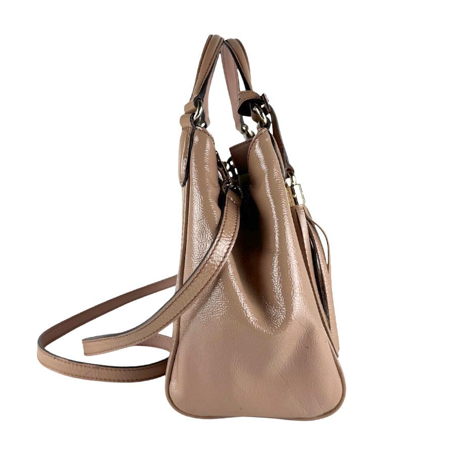 GUCCI ベージュレザー ショルダーバッグ GUCCI（グッチ） ハンドバッグ ショルダーバッグ パテントレザー