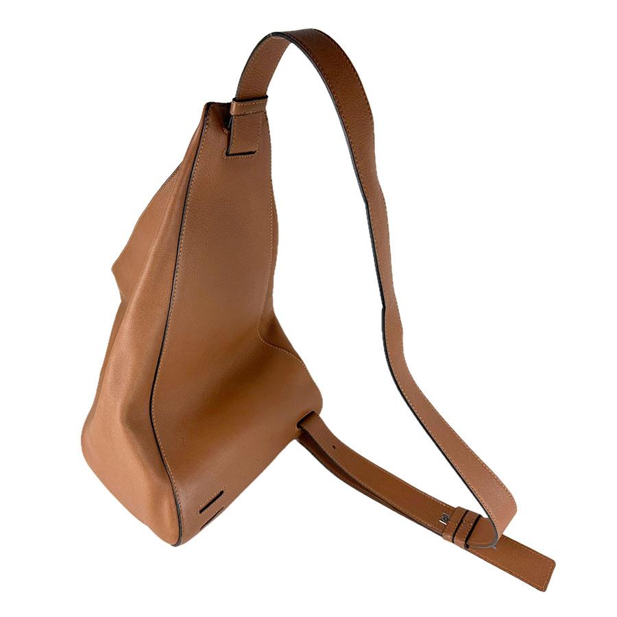 LOEWE（ロエベ） ボディバッグ アントン スリング レザー ブラウン