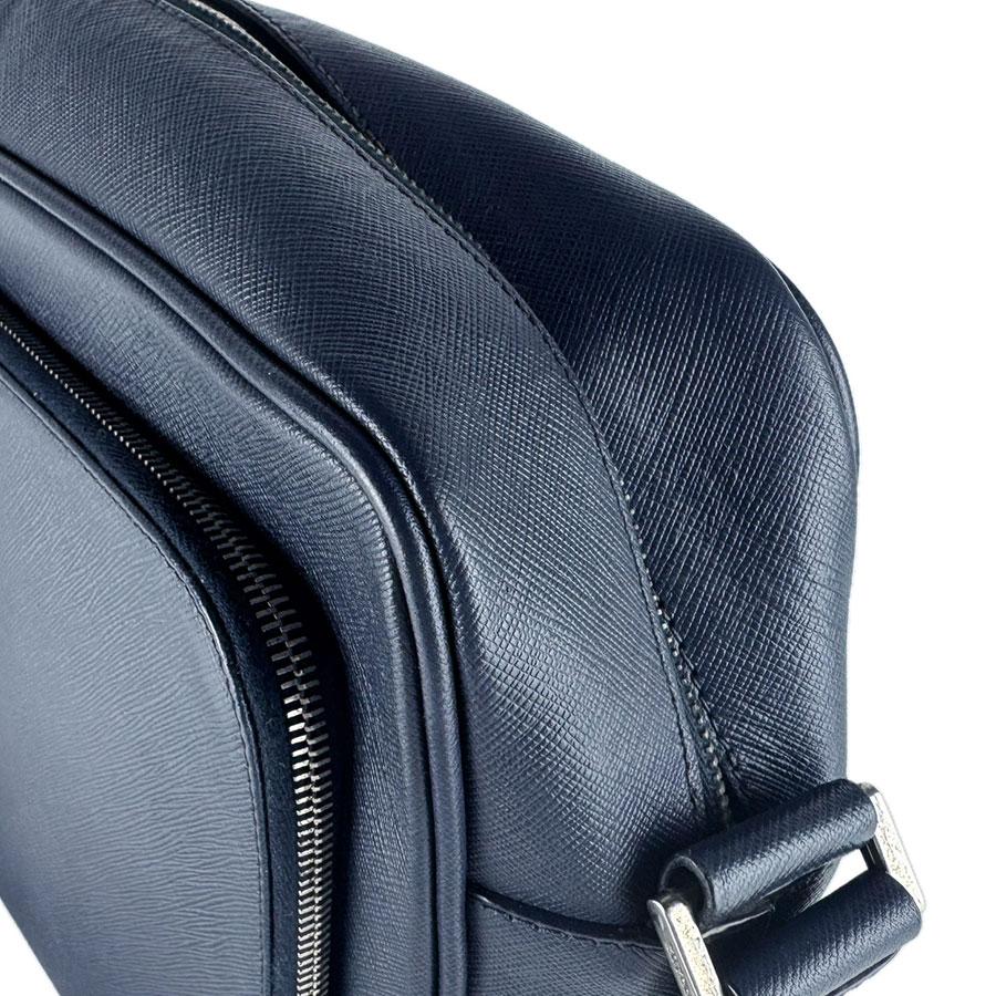 PRADA（プラダ） ショルダーバッグ レザー ネイビー : ブランド