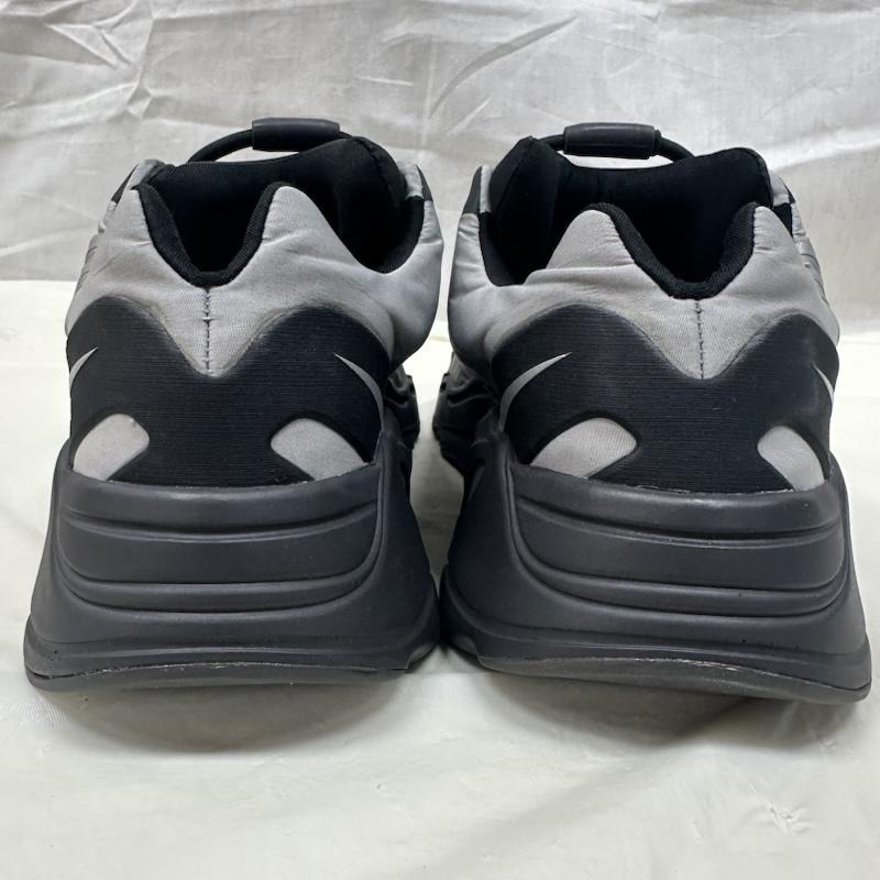 アディダス GW9524 YZY 700 MNVN YEEZY BOOST METALLIC Ye KANYE WEST 
