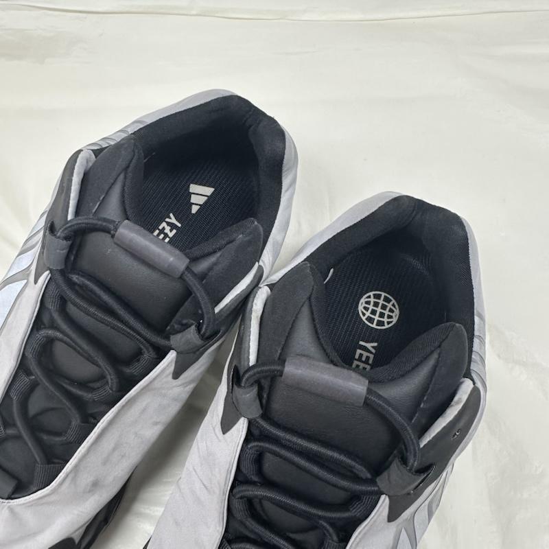 アディダス GW9524 YZY 700 MNVN YEEZY BOOST METALLIC Ye KANYE WEST 