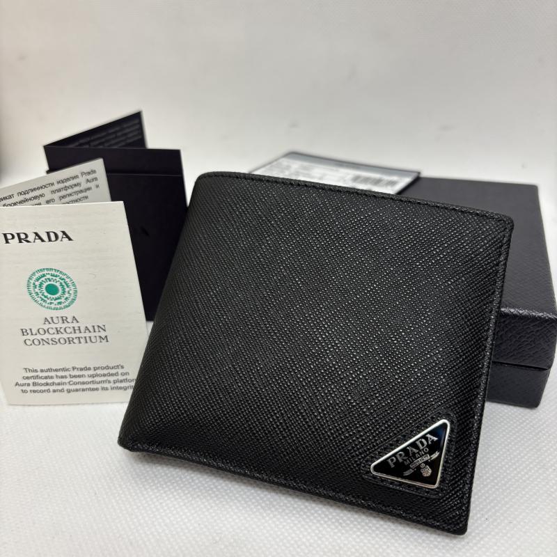 PRADA ブラック 二つ折り財布　サフィアーノレザー　黒　三角　トライアングル PRADA ブラック 二つ折り財布 サフィアーノレザー 黒 三角