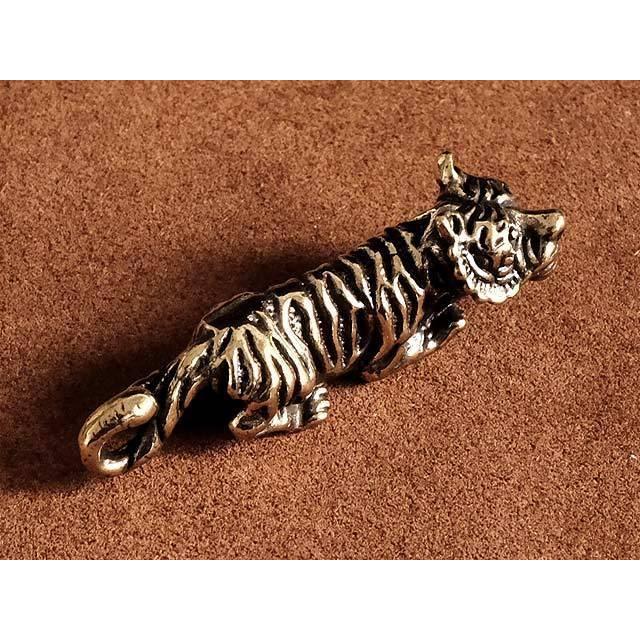 真鍮製 虎キーホルダー（寝そべり）トラ タイガー とら 干支 二重