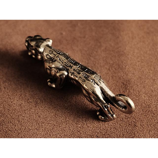 真鍮製 キーホルダー（ヒョウ）レオパード 豹 パンサー ネコ科 漢字 二