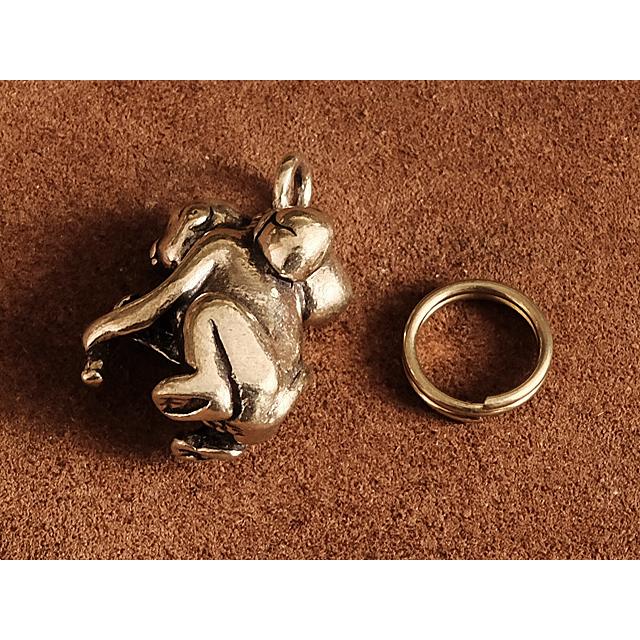 真鍮 猿 キーホルダー（木の実）モンキー さる サル 申年 キーチェーン