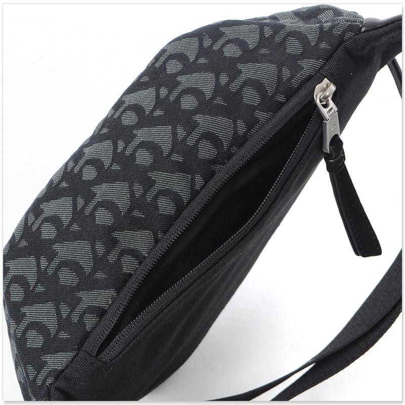 カルバンクラインジーンズ   Jeans ボディバッグ メンズ ブラック LV04G3177G ワンショルダー 斜め掛け ジャガードロゴ 軽量 ブランド 2025秋冬新作 Calvin Klein Jeans（カルバンクラインジーンズ） ボディバッグ メンズ