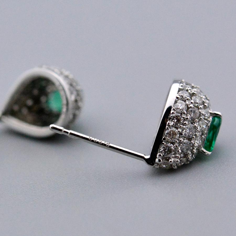 エメラルドエッグドロップダイヤモンドパヴェスタッドピアス