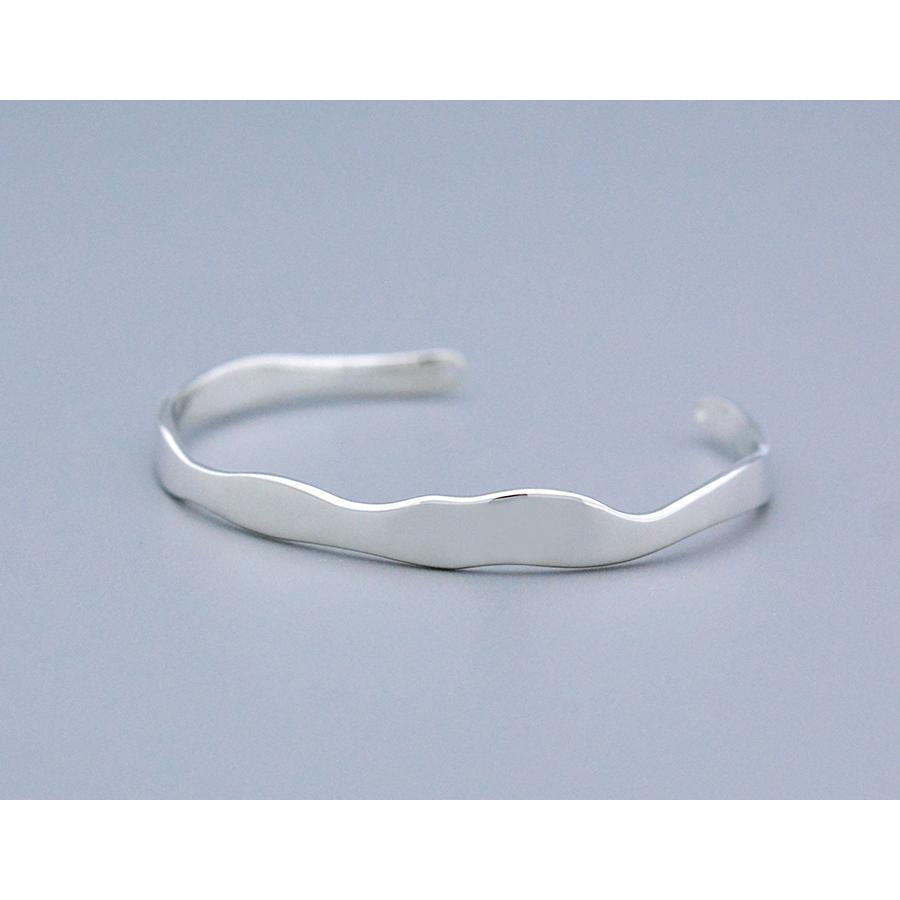 シルバー925 SV925 スリム ウエーブ バングル 楽天市場】ワイドバングル シルバー925 なめらかウェーブ