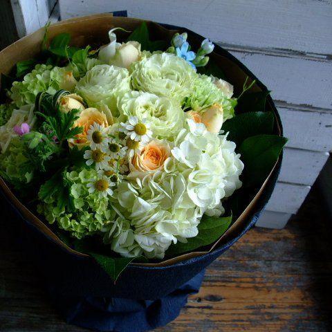 花束 おまかせブーケ 誕生日や記念日 発表会などにおススメのラウンドタイプの丸い花束 Qdb 001 With Flower Breeze 通販 Yahoo ショッピング
