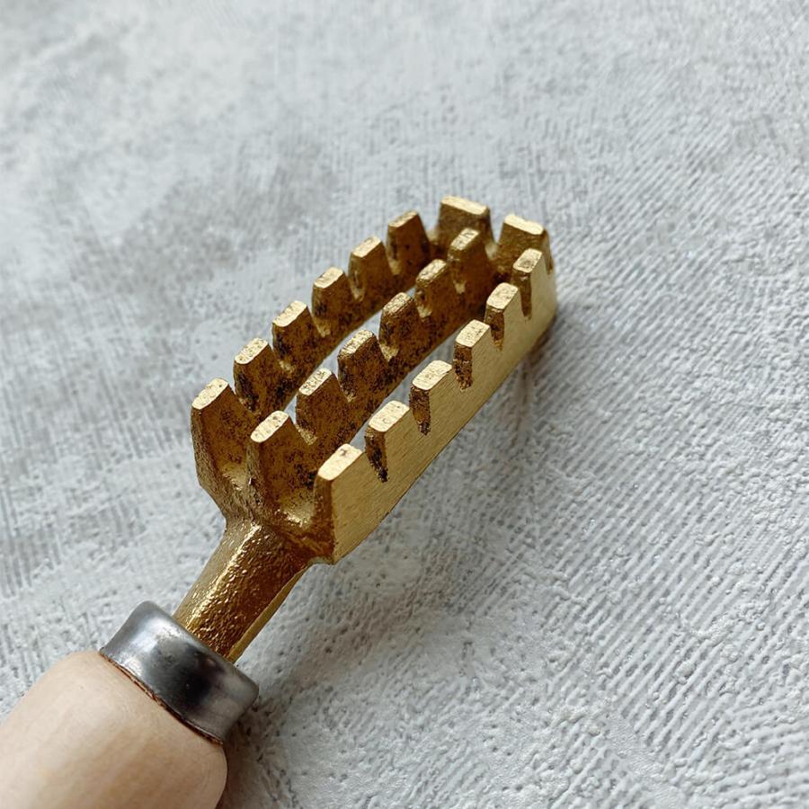 ウロコ取り うろこ 取り ついに再販開始 真鍮 しんちゅう 魚 おすすめ 魚の 鱗 引き さばく 日本製 業務用 三枚おろし 落とし 送料無料 燕三条 ステンレス プロ ホワイトデー