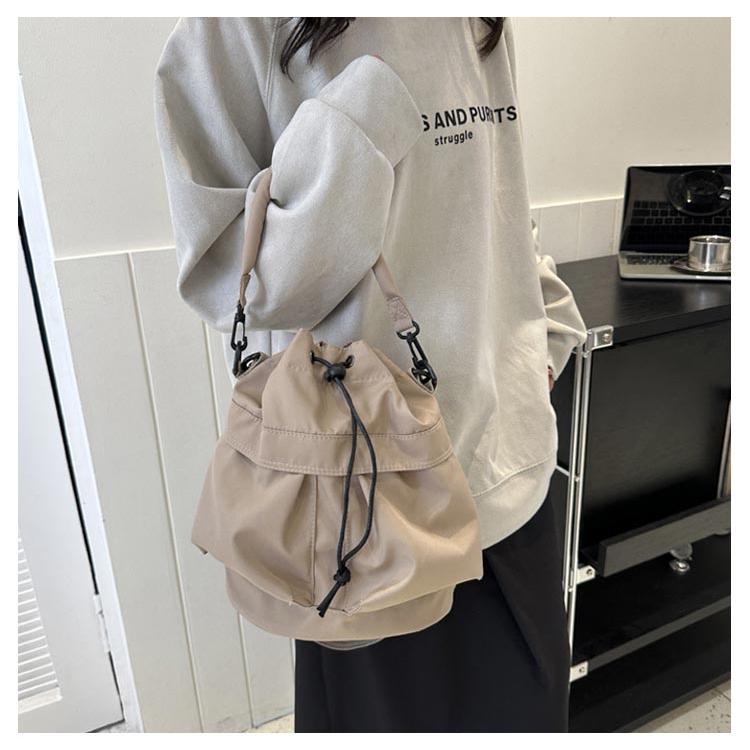 新品 グレーベージュ 本革 巾着バッグ 2way ドローストリング ドロスト 2way ドローストリング バッグ 巾着 巾着バッグ ハンドバッグ