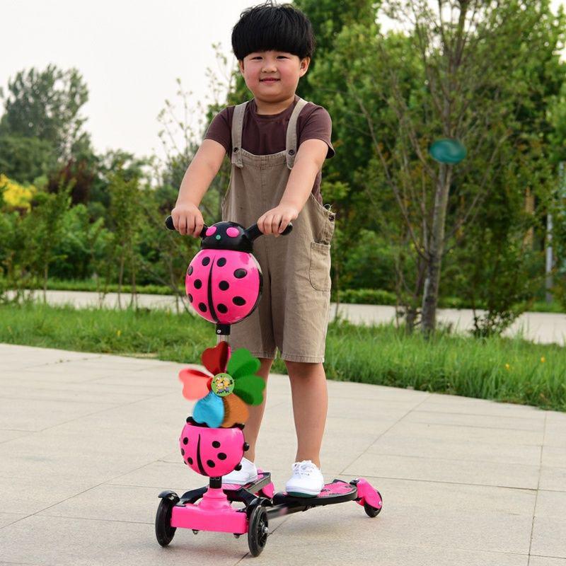 送料無料 キックボード 子供 4輪 光るホイール 音楽 キックスケーター 子供用 キックスクーター 左右独立 ブレーキ付 高さ調節 安全設計 かわいい |  | 21