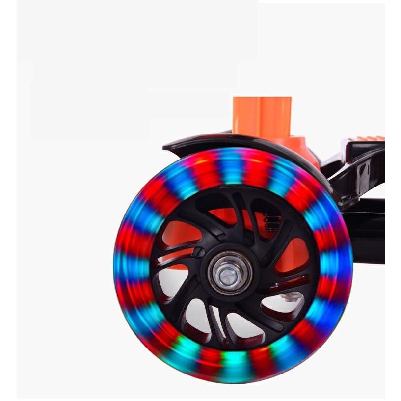 送料無料 キックボード 子供 4輪 光るホイール 音楽 キックスケーター 子供用 キックスクーター 左右独立 ブレーキ付 高さ調節 安全設計 かわいい |  | 12