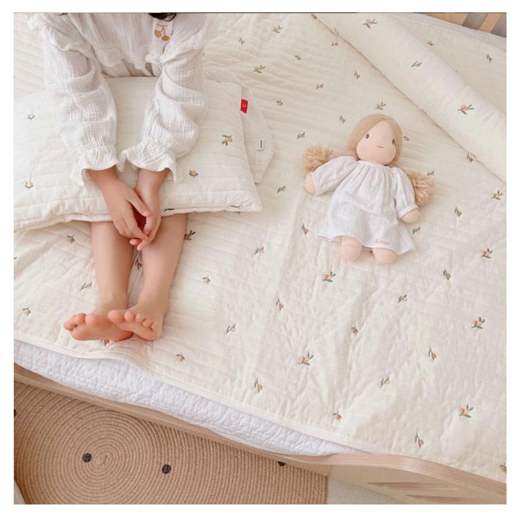 添い寝マット 新生児 ベビー 刺繍 純綿 通気 昼寝マット おむつ替えシート ベビーマット プレイマット 寝返り お昼寝 ハイハイ 折りたたみ 携帯マ |  | 13