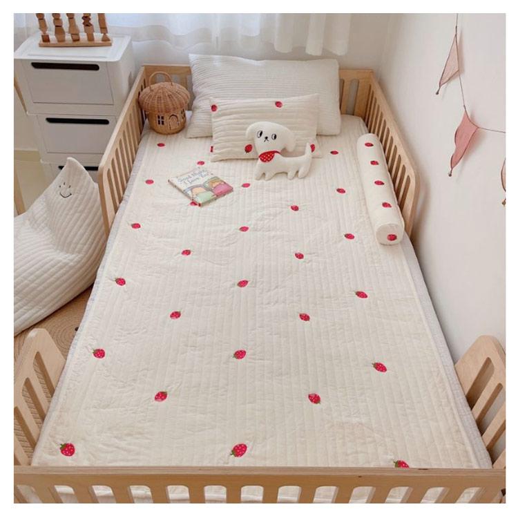 添い寝マット 新生児 ベビー 刺繍 純綿 通気 昼寝マット おむつ替えシート ベビーマット プレイマット 寝返り お昼寝 ハイハイ 折りたたみ 携帯マ |  | 18