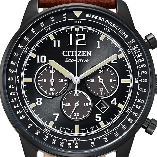 CITIZEN シチズン クロノグラフ メンズ腕時計 ソーラー メンズ ソーラー腕時計 ブラック文字盤 ブラウンレザーベルト CA4505-12E 海外モデル     商品情報    【素材：ケース】ステンレス【素材：ベル SKC1505657116(13990円)