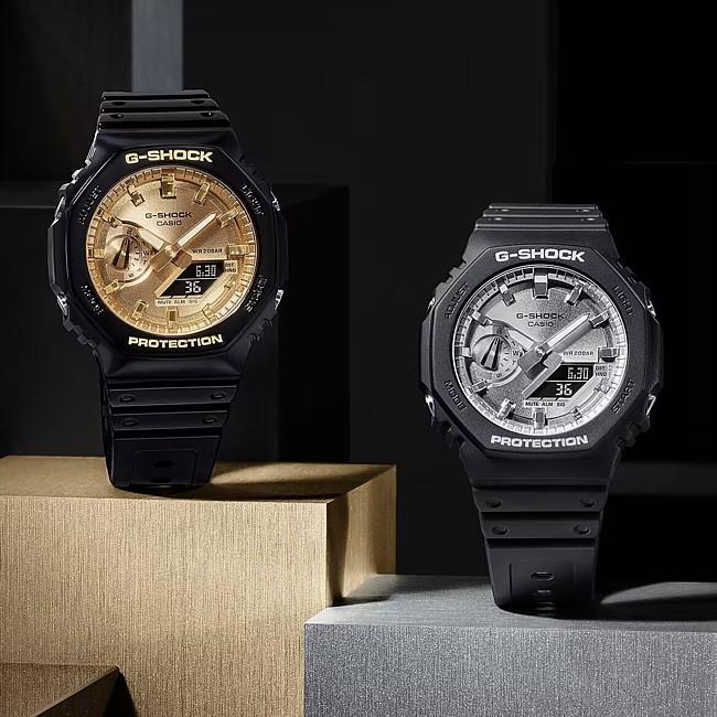 CASIO/G-SHOCK カシオ/Gショック カーボンコアガード構造 アナデジモデル メンズ腕時計 ブラック/ゴールド 海外モデル GA-2100GB-1Aの画像