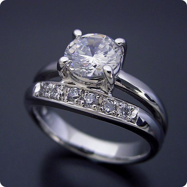 婚約指輪1カラット1ctダイヤモンドエンゲージリングプラチナブライダルジュエリー結婚指輪マリッジリング受注生産品1カラット版：1本の指輪なのに