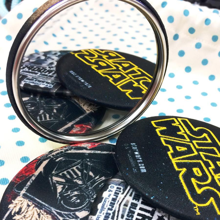 手鏡 コンパクトミラー スターウォーズ ディズニー 缶ミラー 鏡 キャラ 通勤 ハンドミラー プレゼント メイク 丸 D01m9328 名入れ入園グッズ通販 ブロドリー 通販 Yahoo ショッピング