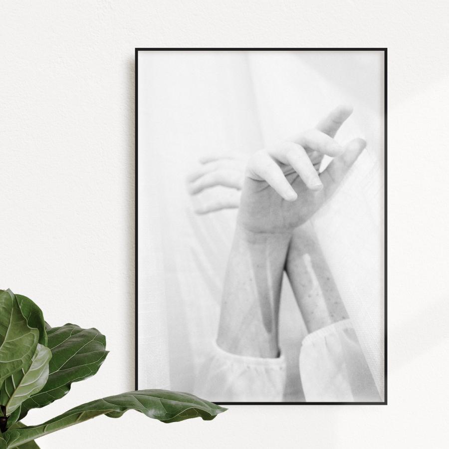 アートポスター フォトポスター 写真 モノトーン モダン モノクロ 白黒 おしゃれ 手 デザイン インテリア 海外 壁掛け シンプル ナチュラル A3 A1 特大 Ap160 Ap160 Broomin Yahoo 店 通販 Yahoo ショッピング