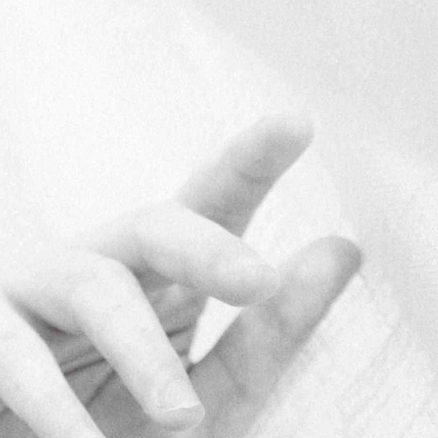 アートポスター フォトポスター 写真 モノトーン モダン モノクロ 白黒 おしゃれ 手 デザイン インテリア 海外 壁掛け シンプル ナチュラル A3 A1 特大 Ap160 Ap160 Broomin Yahoo 店 通販 Yahoo ショッピング