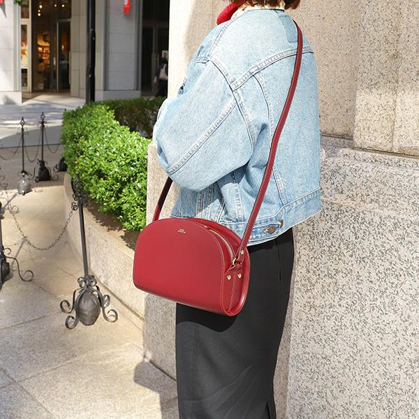 A.P.C. アーペーセー ショルダーバッグ サック デミ ルネ PXAWV A.P.C. アーペーセー ショルダーバッグ サック デミ ルネ PXAWV