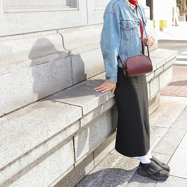 アーペーセー サック デミ ルネ ミニ ショルダーバッグ ハーフムーン A.P.C.（アーペーセー） 並行輸入 ショルダーバッグ サック デミ ルネ