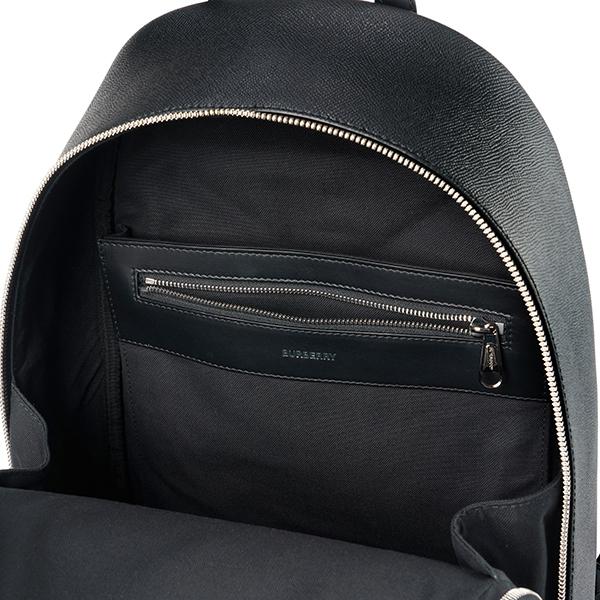 最終価格　美品バーバリー　チェーンリュック　ブラック 最終価格 美品バーバリー チェーンリュック ブラック 最終価格 美品